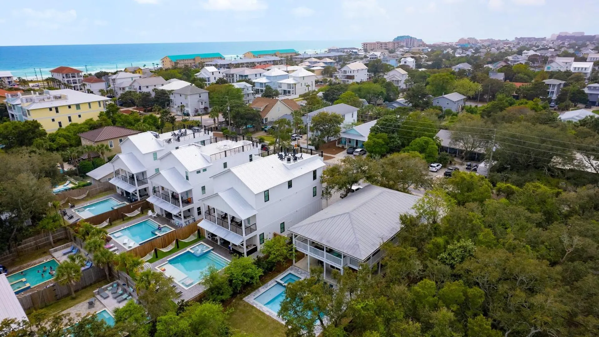 Holiday home Dolphin Days By Avantstay Pool 0.2Mi To Beach Destin
