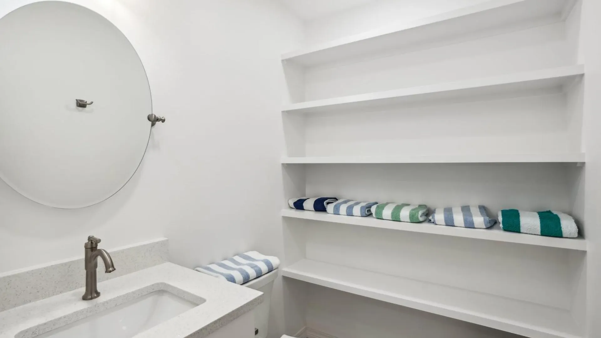 Holiday home Dolphin Days By Avantstay Pool 0.2Mi To Beach Destin